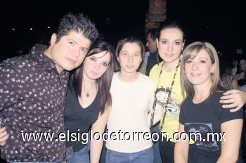 Octaviano Rendón, Ofelia Fernández, Paulina Canedo, Maribel y Yolanda Fernández.