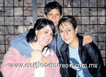 Ángela Diez, Chorry Garza y Carla Farías.