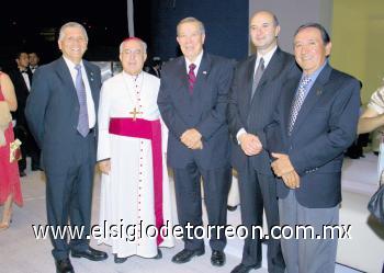 Guillermo Mila, Sr. Obispo Jose Guadalupe Galván Galindo, Ramón Iriarte, Víctor Ramírez y Dr. De Lara.