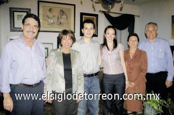 Ángel Pérez Rivero, Carla Crisanti Pérez, Carlos Pérez, Priscila Benavides, Margarita Franco de Benavides y Rodolfo Benavides.