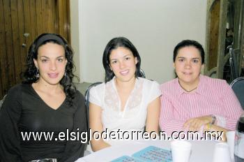 María Esther S. de Barrios, Sandra de González y Ana de Zugasti.