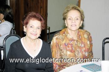 Magdalena Rodríguez y Blanca R. de Arenas.