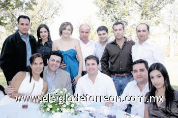 Ernesto y Mónica Tohmé, Rudy B., José y Lizeth García, Fer y Laura Barrios, Rene Cantú, Valeria y Federico Villarreal, Alejandro Yarza y Arturo Madero.