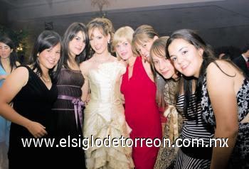 Nicolle Bello junto a sus amigas Rosy Bello, Elva Rodríguez, Lorena Murra, Daniela Gamboa y Lety Núñez.