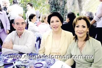 Juan Zarzar, Bertha M. de Zarzar y Belinda Romero de Nahle.