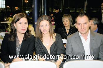 María Eugenia Pérez, Renata Olivares y José Luis Chapoy.