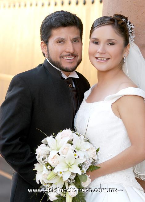 Ing. Faustino Morales Ramírez y Srita. Lizeth Hernández Fernández recibieron la bendición nupcial en la parroquia del Sagrado Corazón de Jesús y el Espíritu Santo, el 28 de octubre de 2006.




Estudio: Maqueda