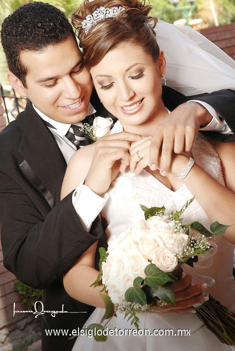 Sr. Francisco Édgar Olivas Santos y Srita. Maricela Miranda Morales contrajeron matrimonio el pasado 21 de octubre de 2006 en la parroquia La Sagrada Familia.




Estudio: Laura Grageda