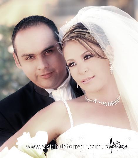 Sr. Héctor Manuel Chavarría de Santiago y Srita. Gisela Gálvez Reyes contrajeron matrimonio el pasado 28 de octubre de 2006 en la capilla de Casa de Cristiandad.




Estudio: Luis Espinoza