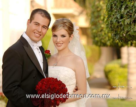 Sr. Juan Armendáriz Gutiérrez y Srita. Adriana Sandoval Yarza recibieron la bendición nupcial en la parroquia Los Ángeles, el cuatro de noviembre de 2006.




Estudio: Maqueda