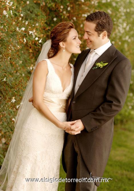 Sr. Manuel Villegas Camil y Srita. Rocío Cabranes Pruneda recibieron la bendición nupcial en la parroquia de San Pedro Apóstol, el sábado 28 de octubre de 2006.




Estudio: Maqueda