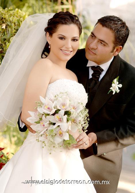 Sr. Samuel Dávila García y Srita. Toni Russek Reynoso contrajeron matrimonio en la parroquia de Nuestra Señora de la Encarnación, el cuatro de noviembre de 2006.





Estudio: Maqueda