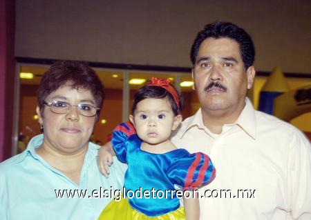 01122006 
Vannia Ximena López González festejó su primer año de edad.