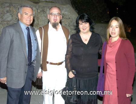 04122006
Lorenzo de Lira, Diego José, Gabriela Nava y Rebeca Vargas.