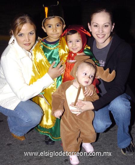 04122006
Adriana González, Santiago Juárez, Ernesto y Hanna Segura y Maribel González.