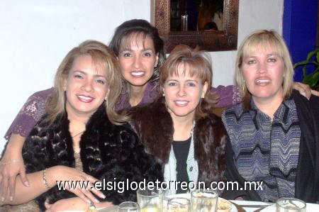 03122006 
Gaby de la Fuente, Tita Izaguirre, Vero del Río y Fabiola del Río.