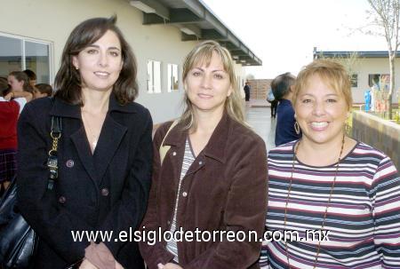 03122006 
Gloria Sánchez, Sonia de Meza y Yolanda Castillo.