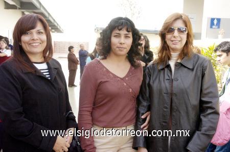 03122006 
Ninfa Rodríguez, Carmen Martínez y Mayela Flores.