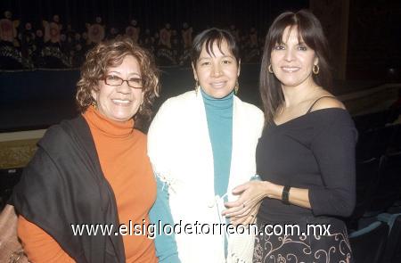 03122006 
Roxana Ávalos de Sánchez, Diana de Narváez y María Rosa Belmares.