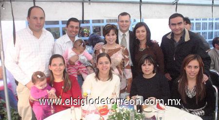 03122006 Estefanía y Dagoberto de la 
O, Sofía y Héctor Guerra, Érika y Marcelo Ramos, Sari y Mauricio Flores, Paloma Peña Gutiérrez Rosy y Héctor Gutiérrez.