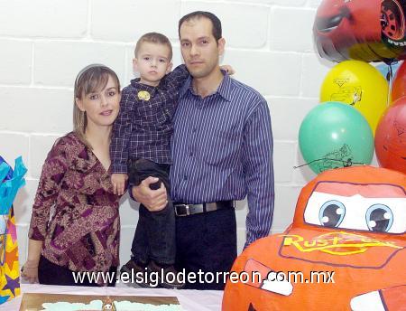 03122006 
Miguel Ángel junto a sus papás, Ana Cecilia Rivas de Cumplido y Miguel Ángel Cumplido Chávez.