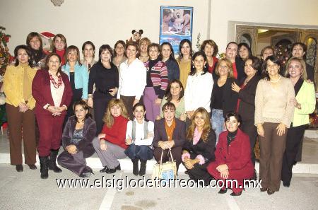 05122006
Ex alumnas de secundaria del Colegio La Paz, en su convivio navideño.