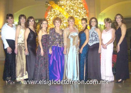 07122006
Sandra de Faccuseh, Sonia Zarzar, Leila del Río, Katia de Zarzar, Hilda Kawas de Zarzar, Nadia de Giacomán, Linda de Zarzar, Diana Zarzar, Paty de Murra y Liliana de Giacomán.