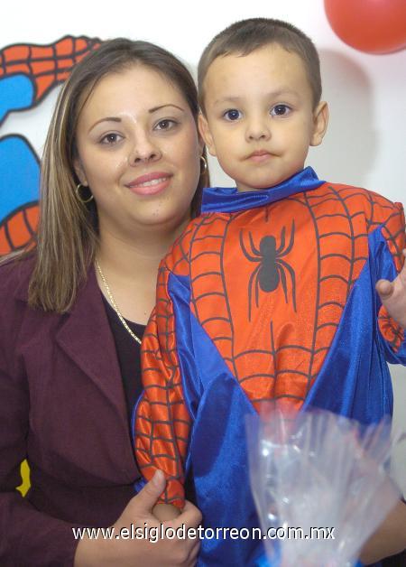 05122006
Alejandro Vázquez Loya cumplió tres años de edad y fue festejado por su mamá, Alejandra Vázquez Loya.