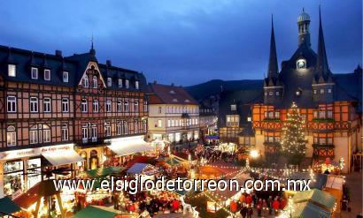 El mercado de navidad de Wernigerode, en el este de Alemania también se iluminó.