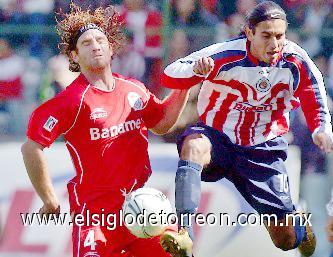 Con la alegría de haber cortado varias rachas adversas: nueve años y medio sin ganar un título en el máximo circuito, así como nueve años sin ganar en el Estadio Nemesio Díez, la celebración empezó apenas Archundia decretó la culminación del partido.