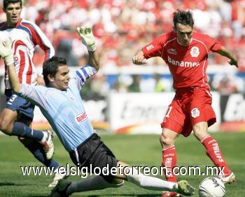 Tras superar en el Estadio Nemesio Díez 2-1 (marcador global 3-2) al Toluca, que buscaba su novena corona en la época profesional, desde el silbatazo final del internacional Armando Archundia Téllez, los jugadores y elementos del cuerpo técnico de Chivas Rayadas empezaron a celebrar la corona.