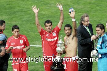 El Toluca felicitó a los ganadores y recibieron el trofeo de subcampeones del torneo.