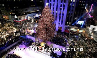 Las luces del árbol de Navidad del rockefeller center son encendidas en la 74 ceremonia anual, en Nueva York