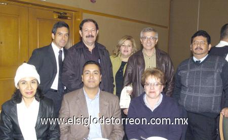 09122006
Marina Flores, Francisco Rodríguez, Silvia Chávez, Gloria Hernández, Jesús Dávila, Tomás Treviño, Luis Sergio Garza y Alfredo Milán.