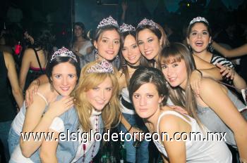 Marisol, Bo, Laura, Daniela, Ale, Danny, Pamela y Mirna.