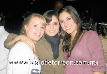 Caitlin KarrVoulsteke, Ana Viesca y Martha Velasco.