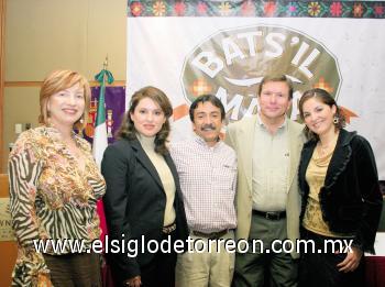 Luz Amelia Boehringer de Cobo, Lucy Cuesta de González, Oscar Rodríguez, Carlos González Castañón y Grethel Romo.