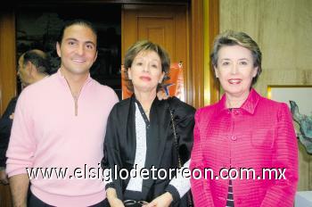 Alfredo Villegas, Bárbara Villegas de López y Leticia Rivera de Ávila.