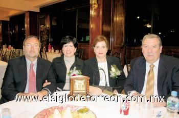 Gerardo Martín Soberón, Bertha Alicia B. de Martín, Ana Mary M. de Rosas y Luis Rosas Macedo.