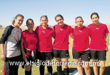 Argentina Valdepeñas, Alina Garza, Fabiola Delgado, Ericka Maldonado, entre otras integrantes del equipo Cosa Nostra.