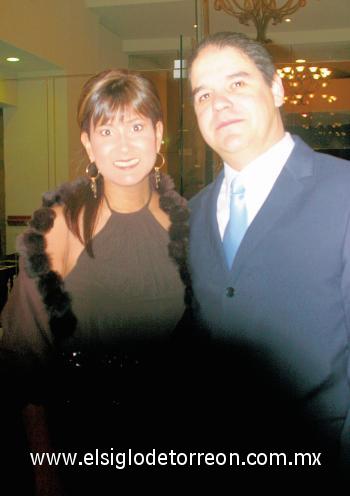 Laura Villalobos de Martínez y Luis Martínez.