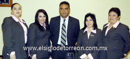 10122006 
Elsa Ríos, Verónika Aguirre, Mauro Morales, Martha Echeverría y Antonia Navarro.