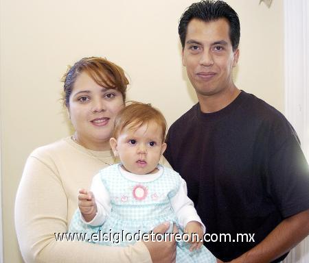 10122006 
Esmeralda Arias, David Luévano y Fátima Luévano Arias.