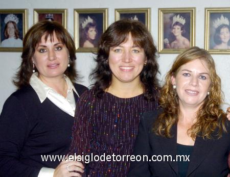 10122006 
Luz Elena Meraz de Bustos, Paty de Aguilera y Karla de Cuéllar.