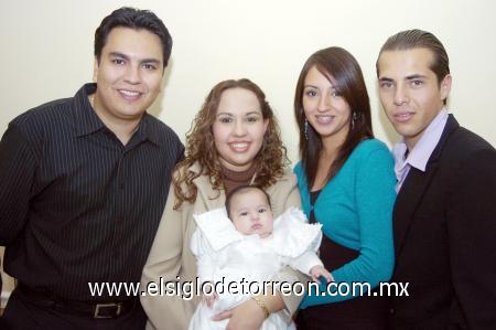 10122006 
María Ángela Ávila Canive con sus padres, Héctor Abel Ávila Arias y María Fernanda Canive y sus padrinos Luis Tovar y Mónica Pérez.