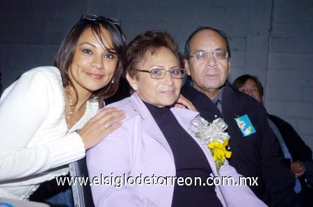 10122006 
Maru Rodríguez, Irene Martínez Rebolloso y Rogelio Rodríguez.