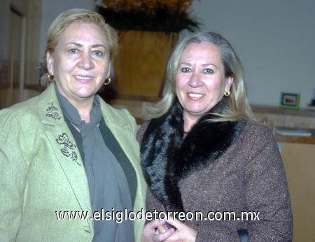 10122006 
Rita y Dolores González.