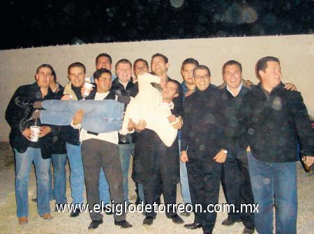 11122006
Integrantes de la generación 1992-94 de la Preparatoria La Salle disfrutaron en todo momento la reunión del recuerdo.