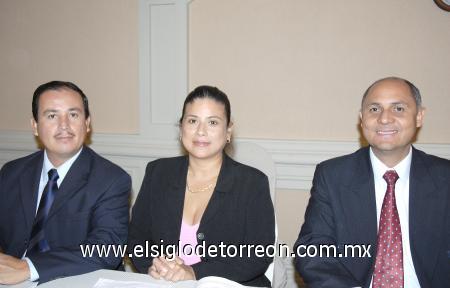 18122006
Jesús Jorge Félix, Juana María de Félix y Gustavo Puentes.