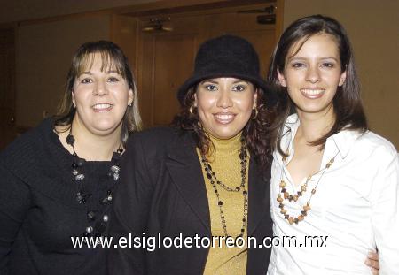 19122006
Mónica Elizondo, Anaí Flores y Catia Parra.